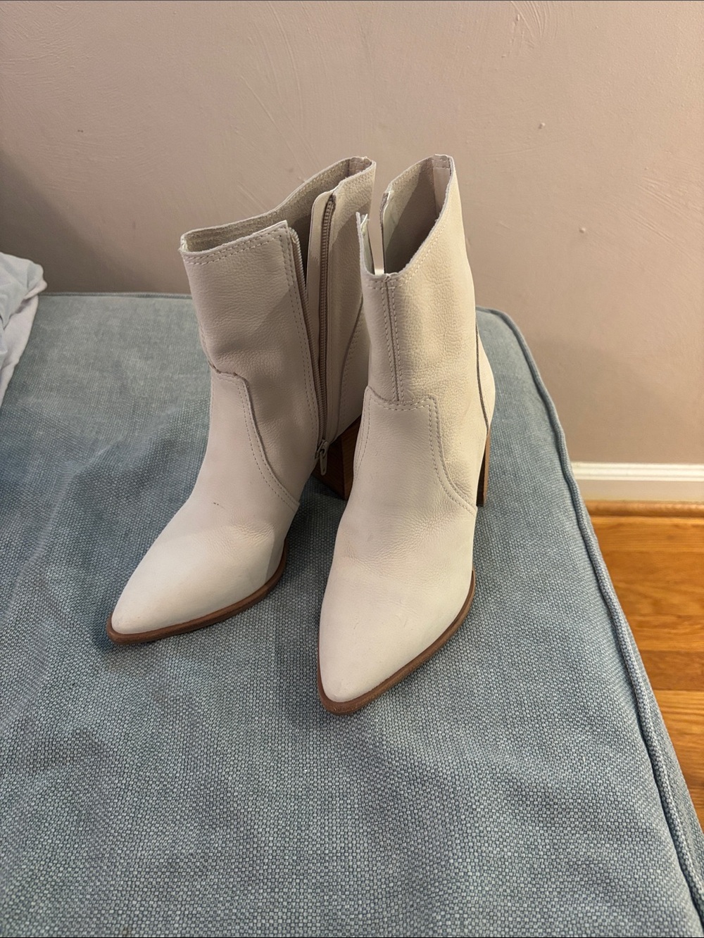 Excellent condition boots